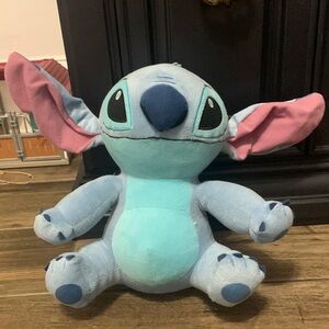 A blue stitch and a tiny hole on the bottom